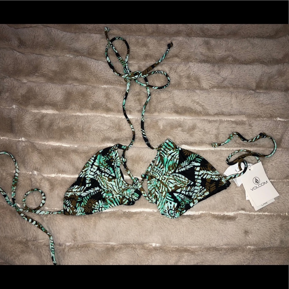 Volcom bikini top! 💕